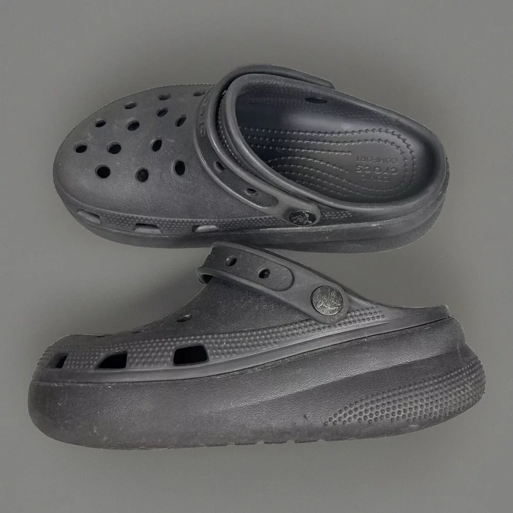 Crocs‎ Mega Crush Clogs Juniors 2 Platform Black Wedge Kids Youth Slip On Iconic